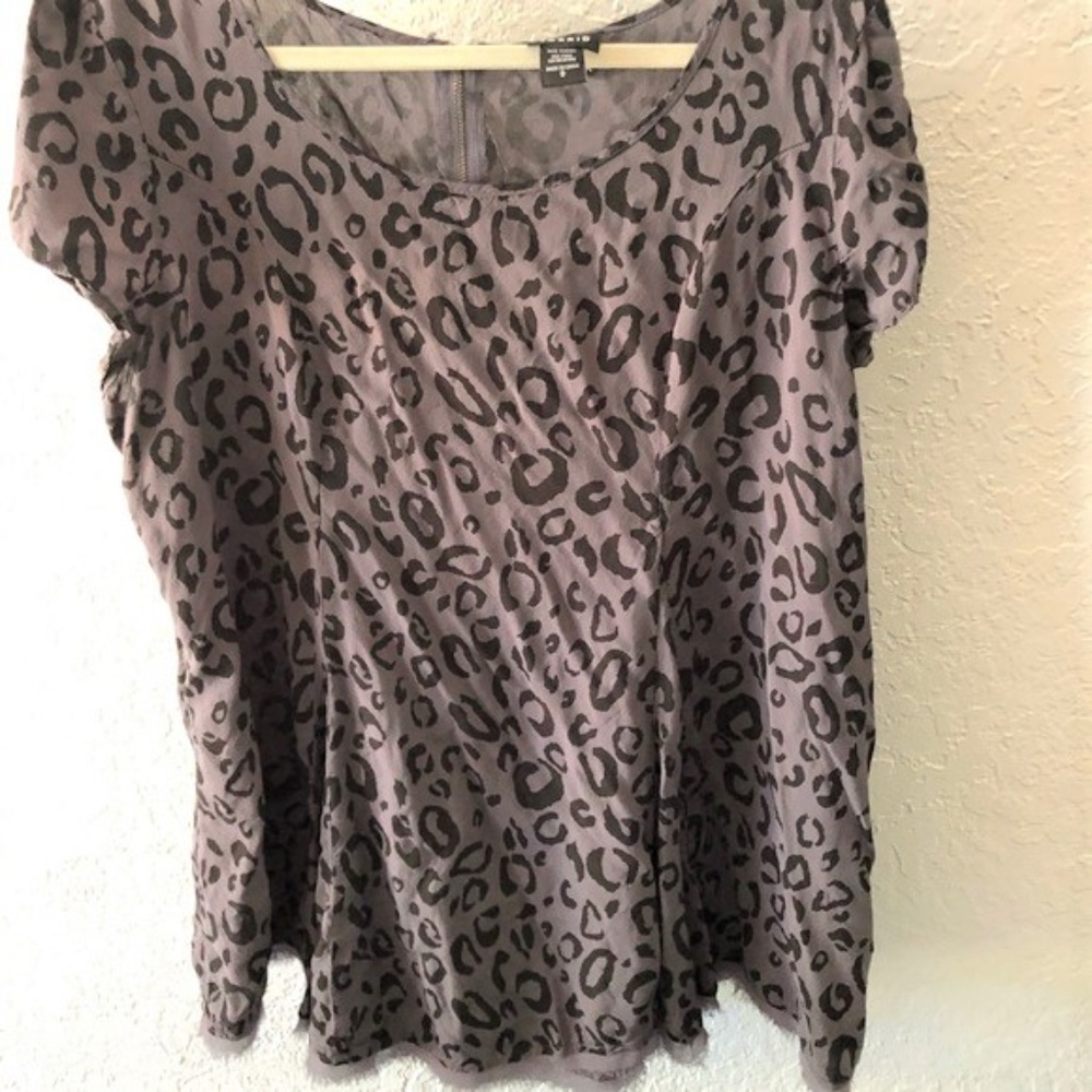 !! 4/$20 SALE!! Torrid Leopard Blouse- 0